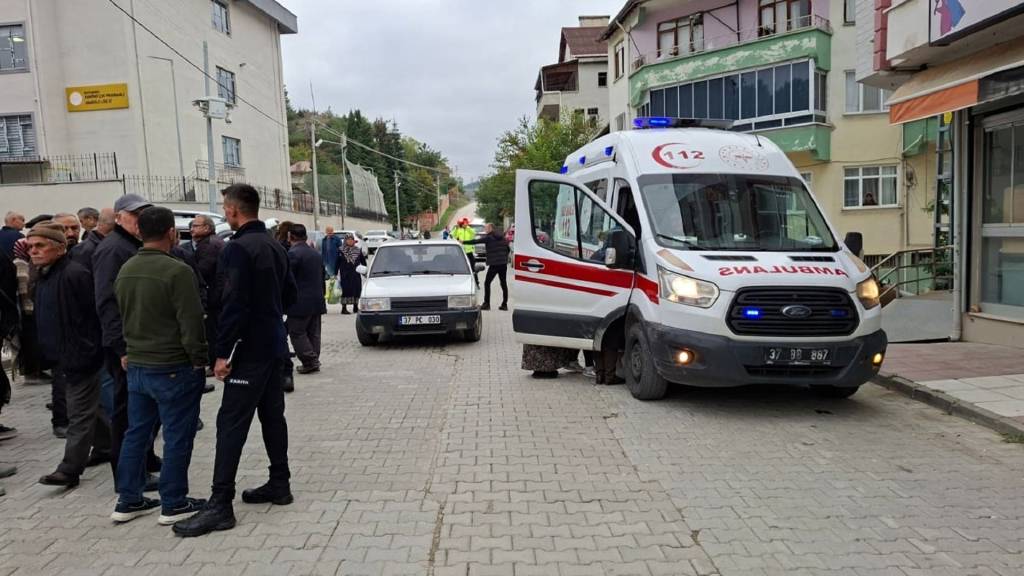 Kastamonu'da pazarda otomobil kadının bacağının üzerinden geçti