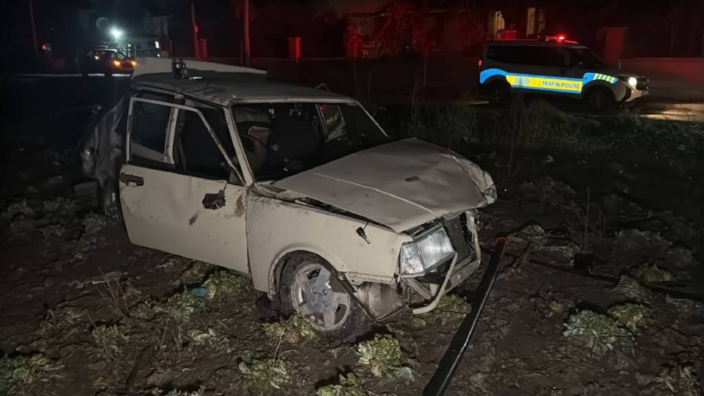 Eskişehir'de polisin "dur" ihtarına uymayan otomobil tarlaya uçtu