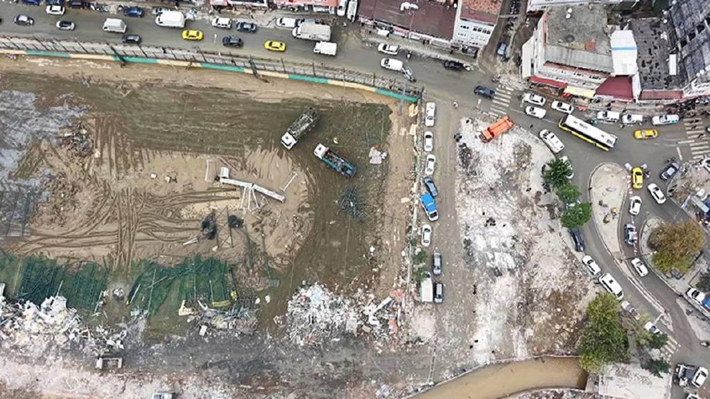 Selin vurduğu Ayazağa ve Kemerburgaz'da temizlik mesaisi sürüyor