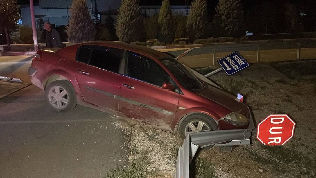 Karaman'da bariyerlere çarpıp kaçan sürücüye 46 bin lira ceza
