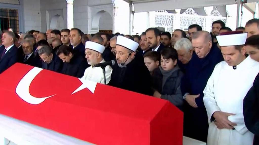 Dündar Ziya Gültekin son yolculuğuna uğurlandı