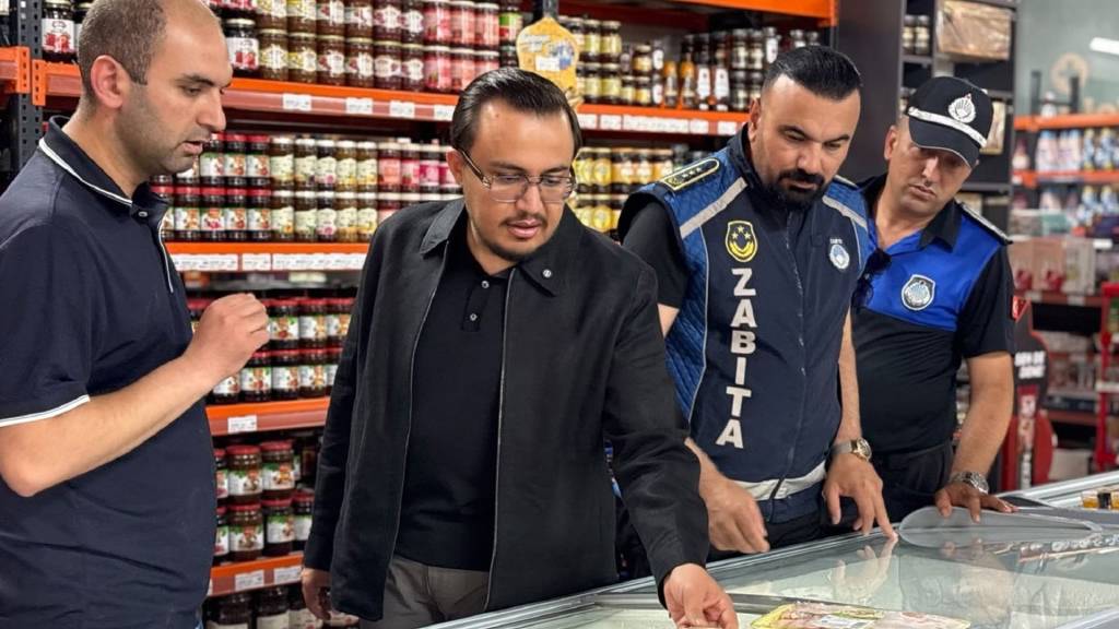 Sincan'da marketlerdeki çanta bantlama uygulamasına son verildi