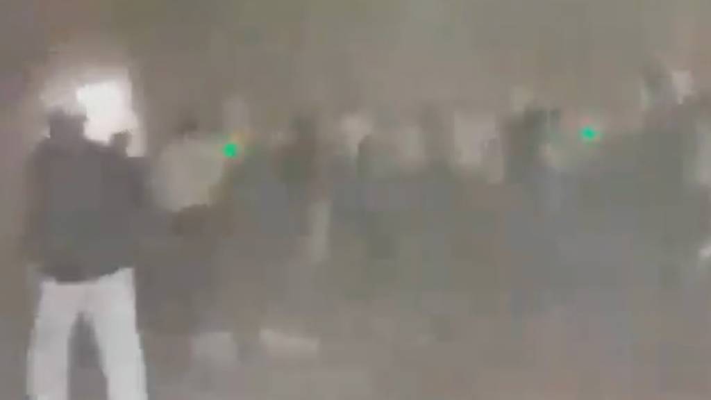 Hindistan'da kamyon tapınak önündeki kalabalığa daldı: 15 ölü