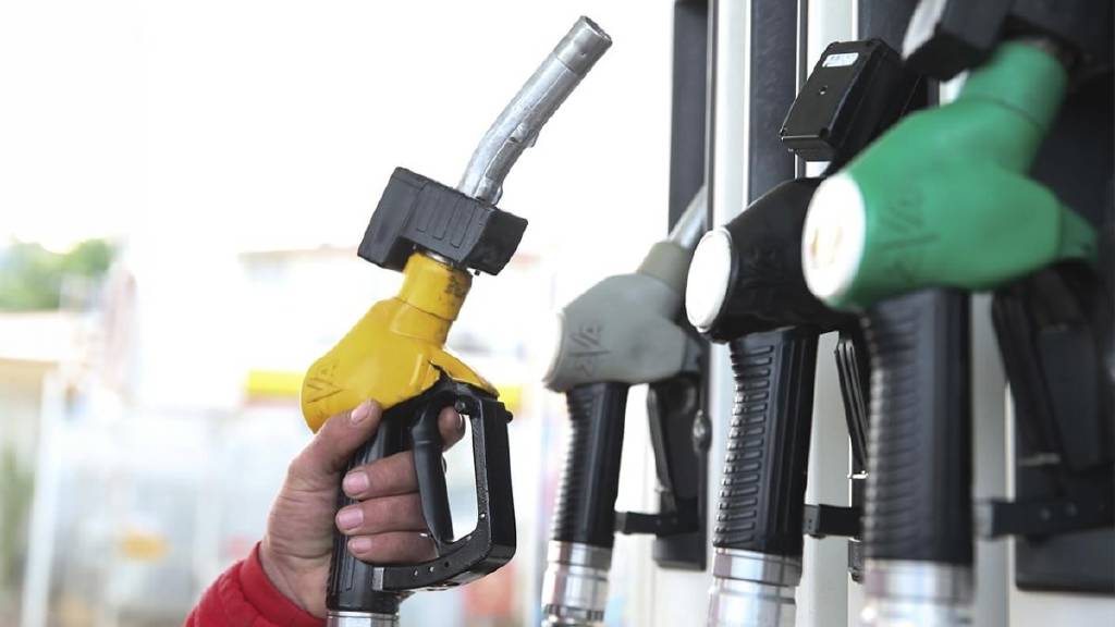 Benzine 4,30 lira indirim bekleniyor: Pompa fiyatları değişecek