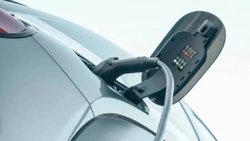 Akıllı otomobillere askeri tesis kısıtlaması yayılıyor