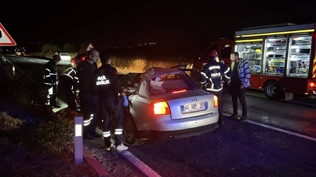 Nevşehir'de tıra arkadan çarpan otomobilde 2 kişi hayatını kaybetti