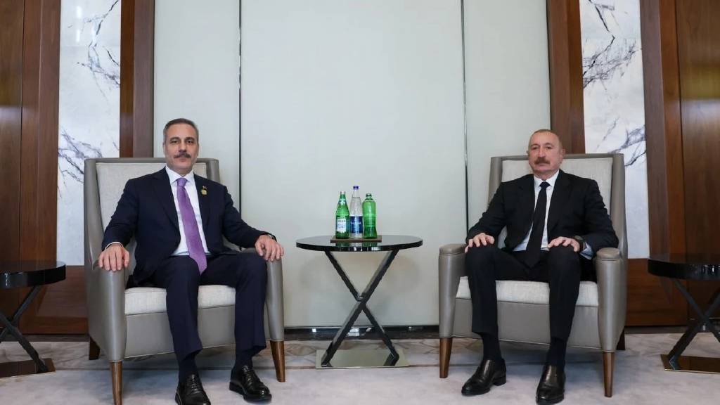 Bakan Fidan Bakü'de Aliyev ve Lavrov ile görüştü