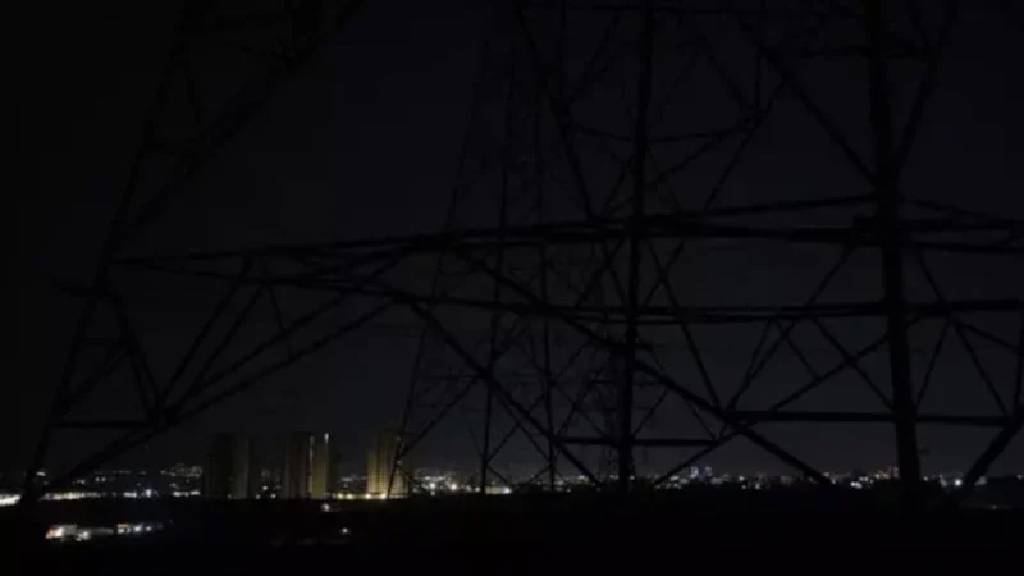 Tahran, karanlığa gömüldü