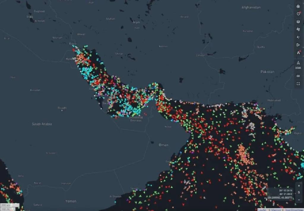 İran, Hürmüz Boğazını kapattı