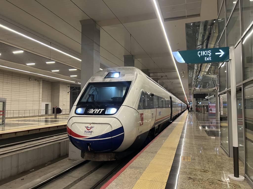 Ankara-İstanbul YHT seferleri 30 dk kısalıyor