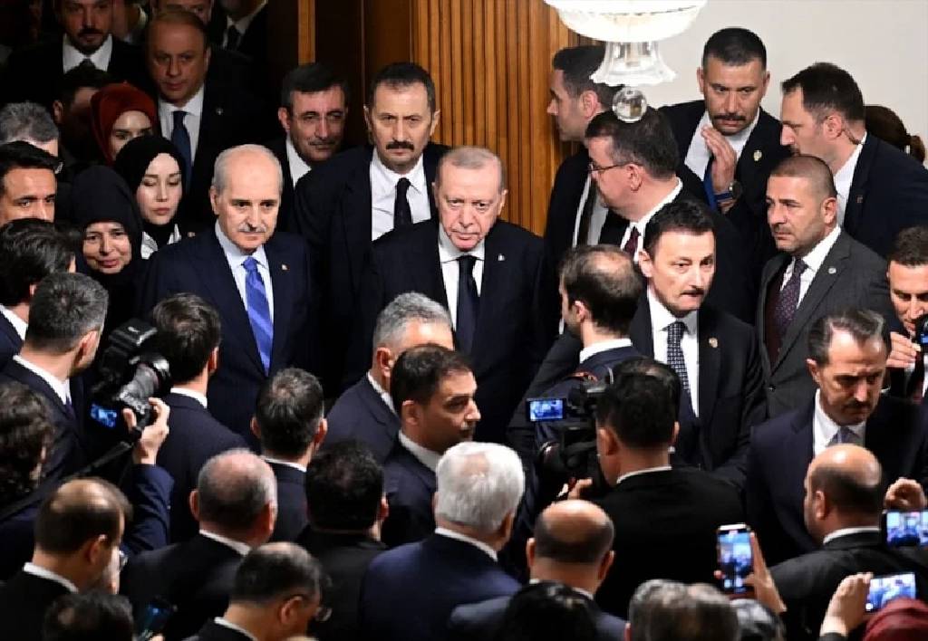 DEM Parti'ye "Masa sağlam mı ?" sorusu