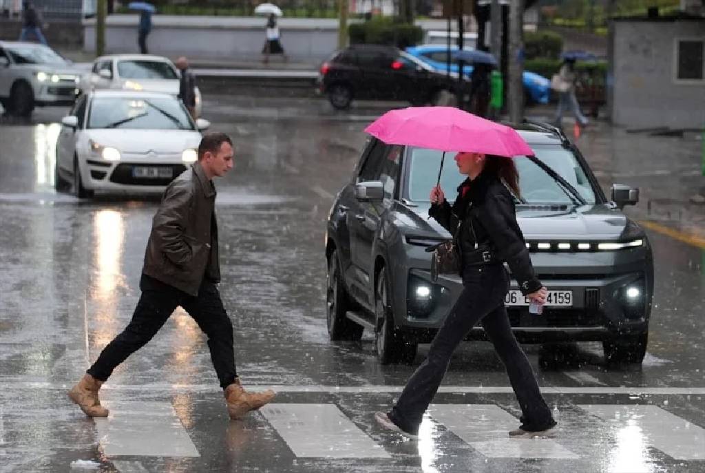Yağışlar yurt genelinde etkisini sürdürüyor