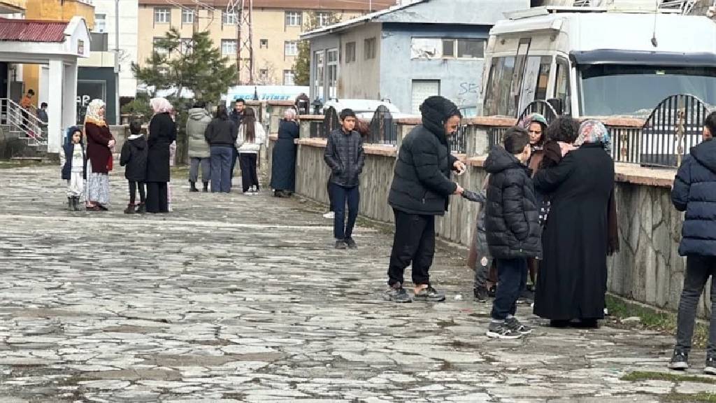 Van'da sabah saatlerinde deprem: 5,2