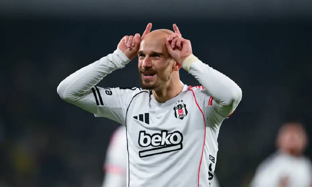 Hoca için yönetime rest çekti