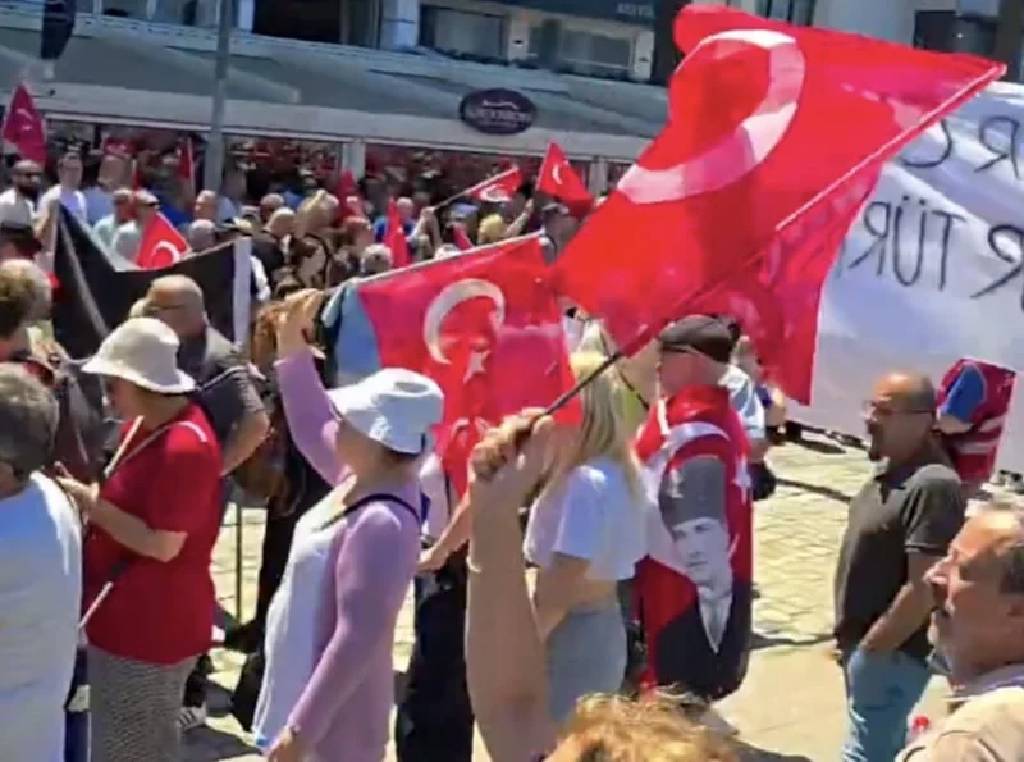 Özgür Özel cephesi İzmir'de meydana indi