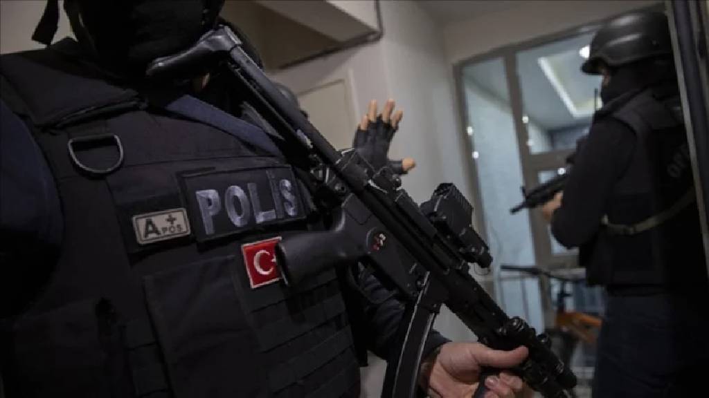Kırmızı bültenle aranan 42 şüpheli Türkiye'ye iade edildi