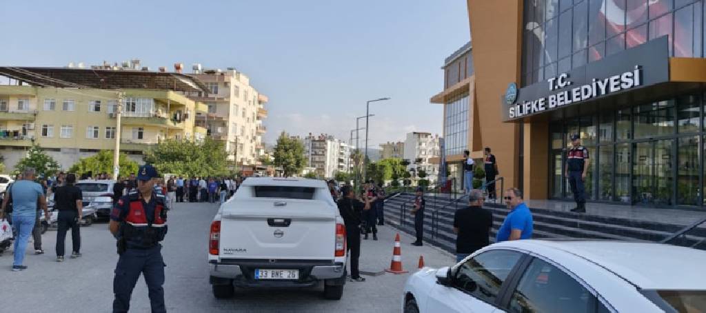 Adalar ve Silifke Belediyelerine operasyon