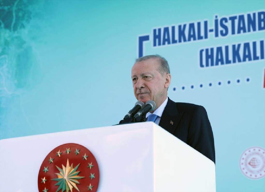 "Milletin kaynakları hizmete ve yatırıma harcanacak"