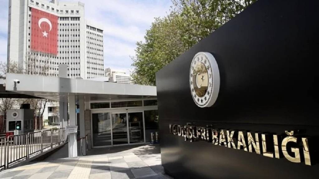 Dış temsilciliklerde diplomatlara görev değişikliği