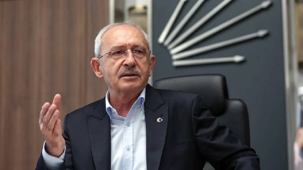 "En doğru duruş kalabalıkların içinde görünmek değildir"