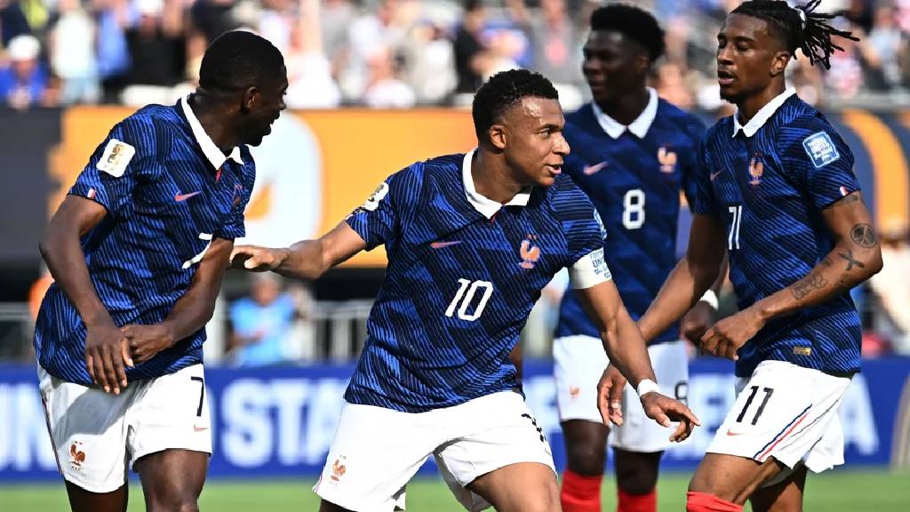 Mbappe'nin Messi takibi sürüyor