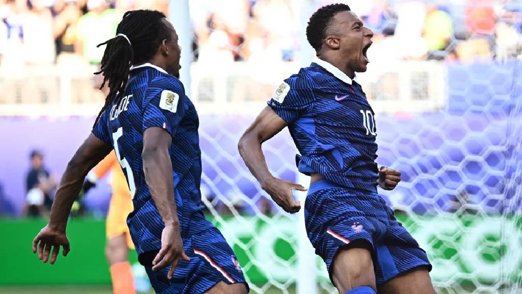 Fransa, Paraguay'ı tek golle geçti