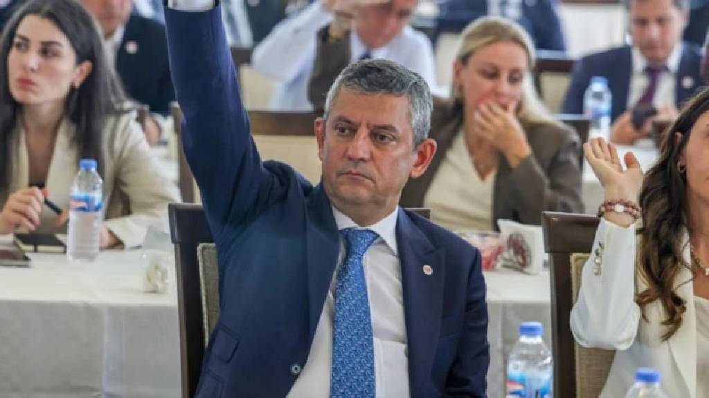 CHP'de 200 belediye başkanı Yeni Parti'ye geçiyor