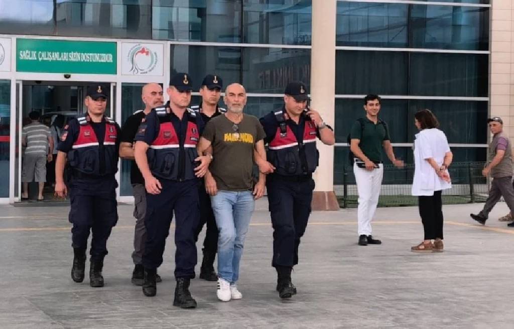 Ünlü yönetmenin yasaklı madde ürettiği evi görüntülendi