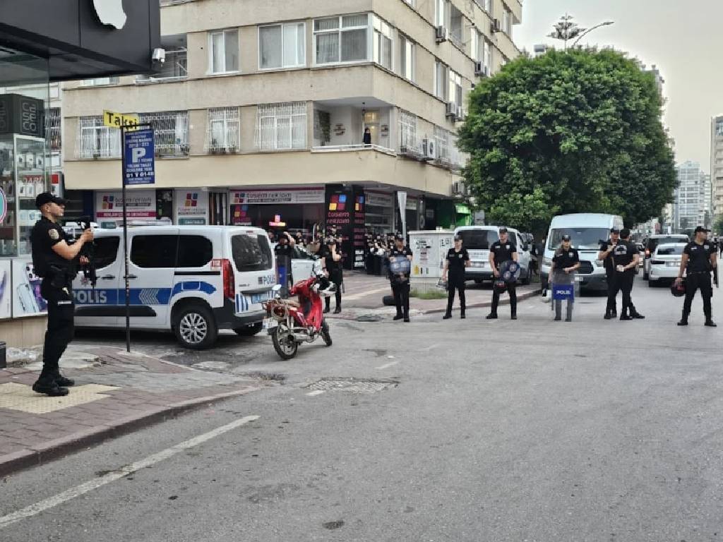 Furkan Vakfı'na 6 ilde operasyon: Alparslan Kuytul gözaltına alındı
