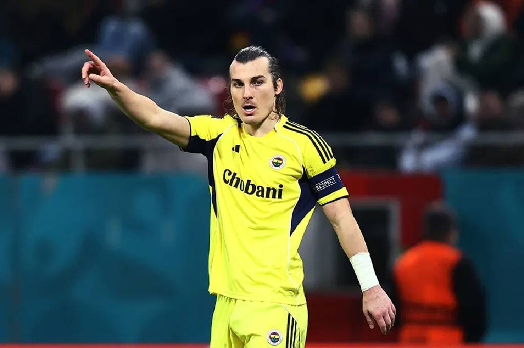Fenerbahçe'de 3. ayrılık sinyalini oyuncuya verdi