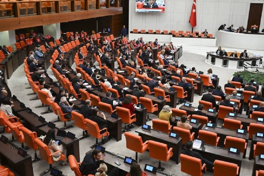 Meclis'te sandalye dağılımı değişti