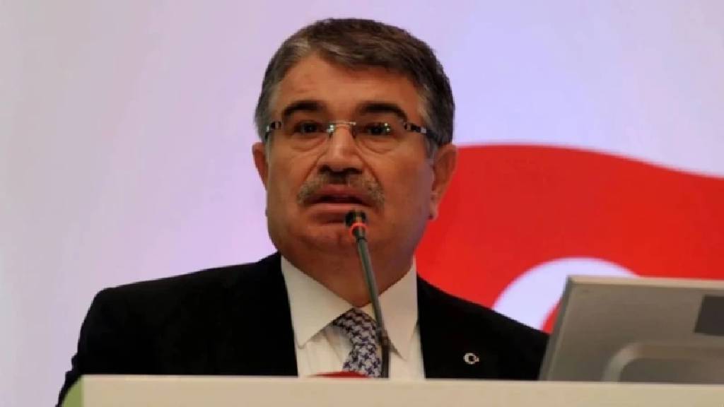 Eski bakan ifade vermek için adliyede