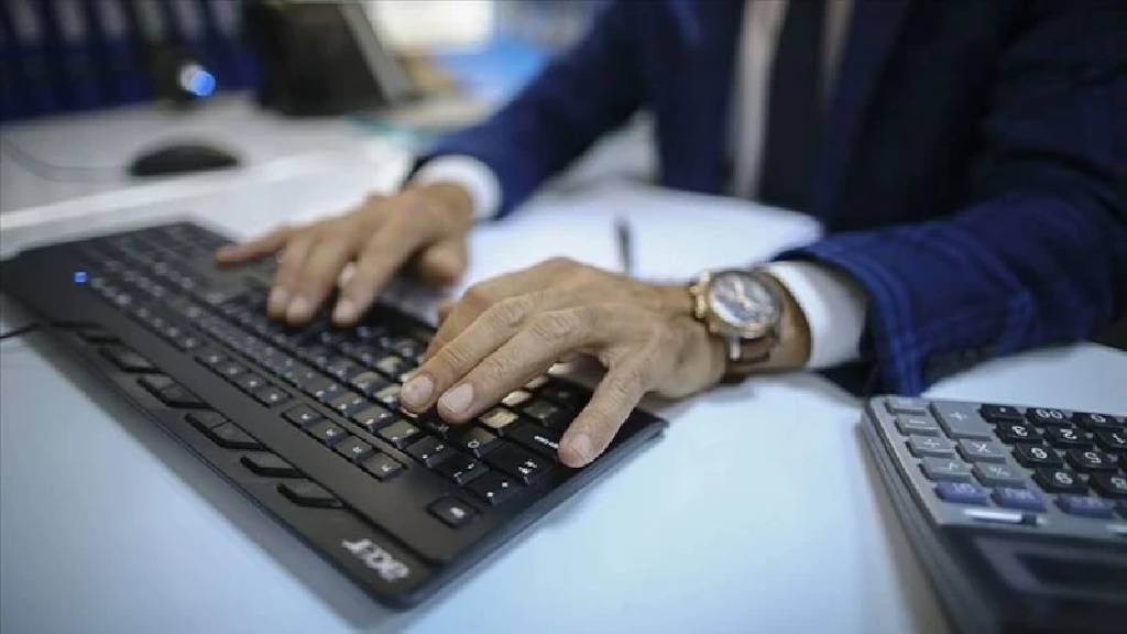 Memurlara YouTube ve içerik üreticiliği uyarısı