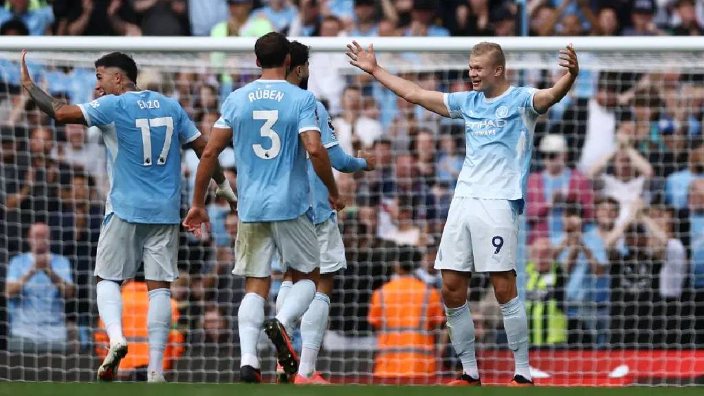 İngiltere Premier Lig’de devler hata yapmadı