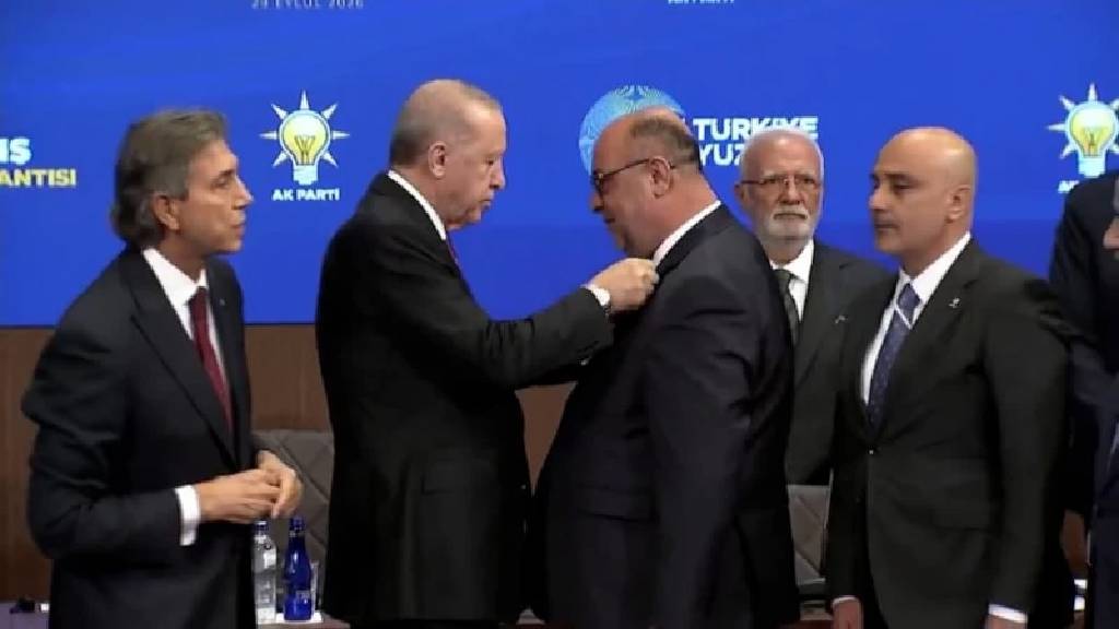 9 Belediye başkanı AK Parti’ye katıldı