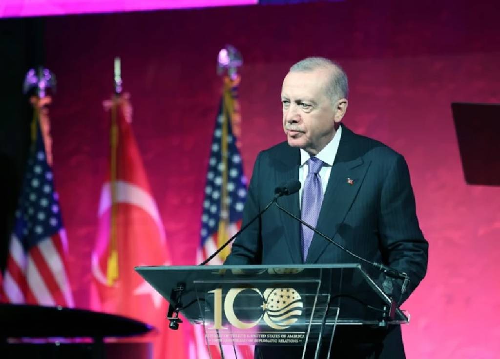 Yabancı yatırımcılara çağrı: "Türkiye'ye yatırım yapan kazanır"