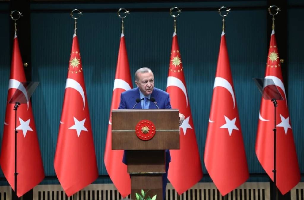 "Milletin malına el uzatan karşısında devleti bulur"